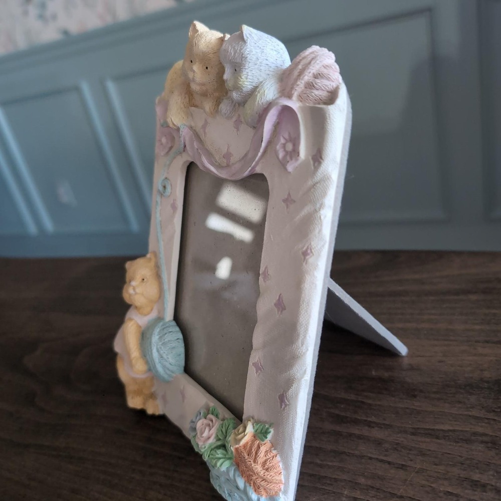 Kitten Yarn Picture Frame Cream 3D Sculpted Resin Pastel Kitty Crochet Knit Cat - Picture 5 of 8